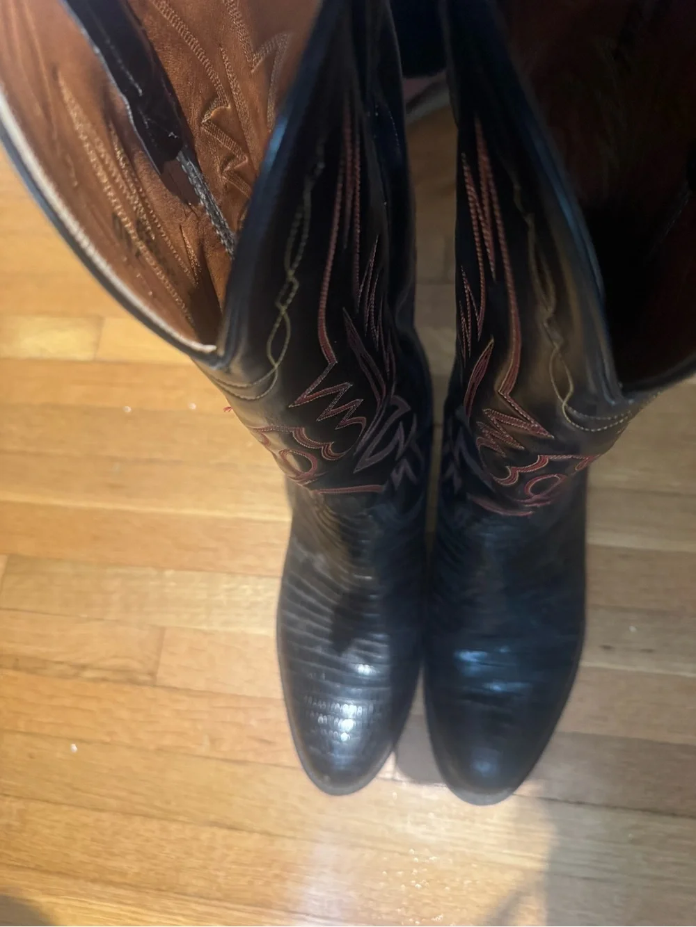 Lucchese men Black Leather Western Cowboy Boots with Burgundy Stitching size 7.5